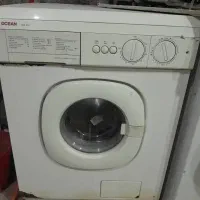 لباسشویی و پنجره