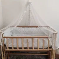 تخت کنار مادر کودک