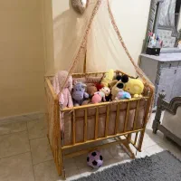 تخت کنار مادر