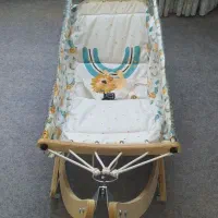 گهواره چوبی با توری پشه بند