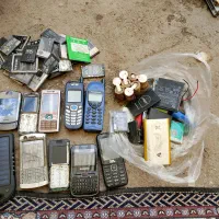 مقداری گوشی و باطری