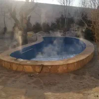 استخر-آب-گرم-در-فضای-باغ-ویلا