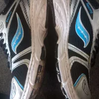 کتانی دور دوخت کاملا سالم|کیف، کفش، کمربند|خوی, |دیوار