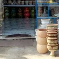 تعدادی گلدان سفالی وسرامیکی