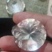 سنگ الماس به وزن42گرم نیم