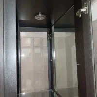 ویترین شیشهای با آیینه قدی.|بوفه، ویترین، کنسول|قم, نخودی|دیوار