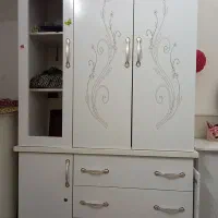 کمد لباس ودارای ۳تا کشو فقط یک قسمش اینه شکسته|جاکفشی، کمد، دراور|میبد, |دیوار