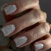 کاشت ناخن با ظرافت و زیبایی کامل|خدمات آرایشگری و زیبایی|قم, پردیسان|دیوار