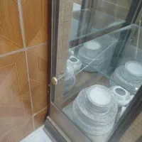 بوفه پشتش یه ترک داره