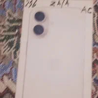 آیفون ۱۶ سفید