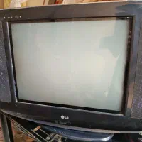 تلویزیون به همراه میز