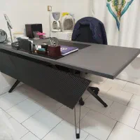 میز  مدیریت مدرن  جدید  فایل ۴ کشو و تخت در حد نو