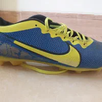 کفش ورزشی استوک برای چمن