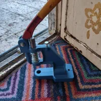 پرس دکمه برای فروش است