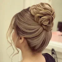 میکاپ 300 ت و شنیون 300 تومن با 8 سال سابقه کار