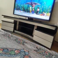 میز زیر تلویزیون