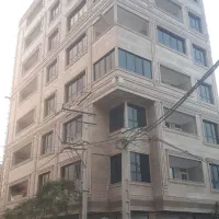 مغازه بر خیابان اصلی