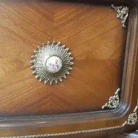 ویترین چوب کار شده با برنج سنگین با وسایل داخلش|بوفه، ویترین، کنسول|پاکدشت, شهرک امام رضا|دیوار