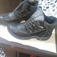 کاپشن.کفش ایمنی ولباس کاروچکمه ودستکش و..