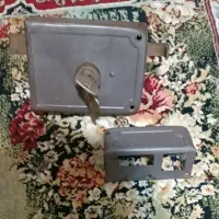 قفل درب حیاط در حد نو