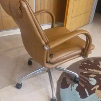 صندلی چرخدار چرمی سالم|صندلی و نیمکت|تهران, حکمت|دیوار