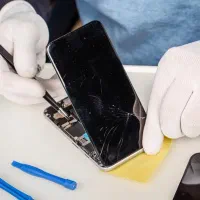 تعمیر و خریدگوشی تاچ و السیدی شکسته