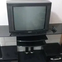 تلویزیون ۲۴اینچ و میز تلویزیون