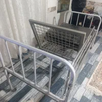 تخت بیمارستانی