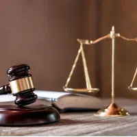 وکالت توسط (( وکیل پایه یک دادگستری ))
