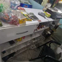 قفسه فروشگاهی و میز دخل