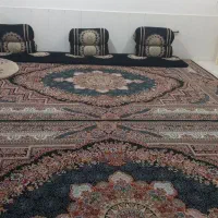 قالی و رویه بالشت ها و کناره ها