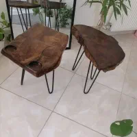 میز و صندلی های چوبی با پایه فلزی