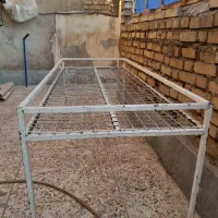 چهار پایه فلزی برای بساتی