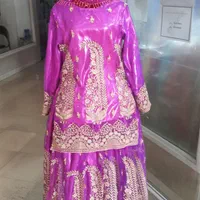 لباس محلی زنانه|لباس|لنجان, |دیوار