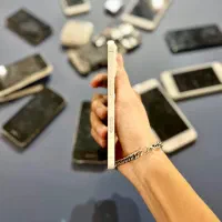 آیفون ۱۶ نرمال / سفید / ۹۰ بار شارژ|موبایل|اصفهان, جلفا|دیوار