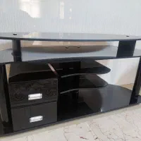 میز تلویزیون شیشه‌ای