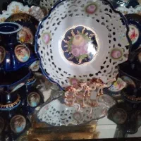 ظروف سرمه ای و گل سرخ