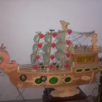 کشتی چوبی چراغ دار بزرگ
