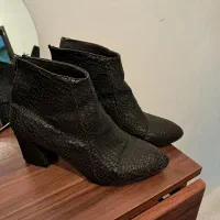 کفش های اسپرت و پاشنه دار