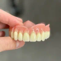 خانوم جهت منشی و دستیار دندانپزشک