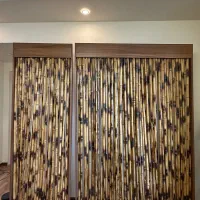 100 شاخه بامبو طبیعی با ارتفاع ۲۱۰ در قاب چوبی