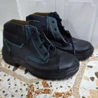 شش جفت کفش ایمنی و دستکش کار|کیف، کفش، کمربند|ایذه, |دیوار