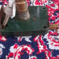 قفل در حیاط