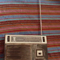 رادیو قدیمی در حد نو