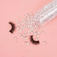 افتتاحیه لاین مژه،آف بمدت یکماه