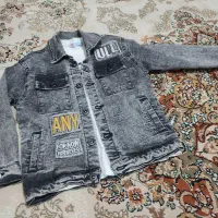 کت لی و تیشرت