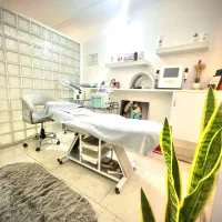 منشی مطب زیبایی