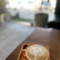 کافه-رستوران-بر-خیابان-اصلی