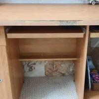 با سلام احترام  میز تحریر و کامپیوتر در حد نو