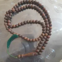 یک تسبی چوبی دست ساز خوب